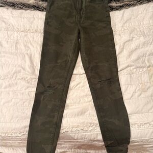 Women's American Eagle Camo Skinny Jeans